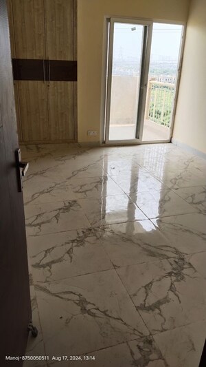 Room in 3.5 BHK Apartment at T And T Digitown Phase 1, Siddharth Vihar – for Rent