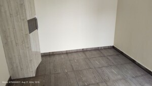 Room in 3.5 BHK Apartment at T And T Digitown Phase 1, Siddharth Vihar – for Rent