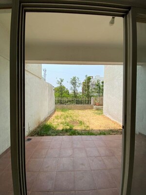 Room in 2 BHK Apartment at Godrej Horizon, Mohammadwadi – for Rent