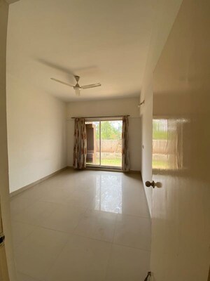 Room in 2 BHK Apartment at Godrej Horizon, Mohammadwadi – for Rent