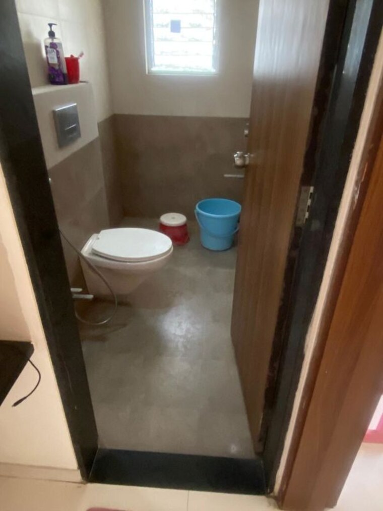 Bathroom, atrium-skyward 2 Bedroom 950 Sq.Ft. Apartment In Undri Pune 10344759