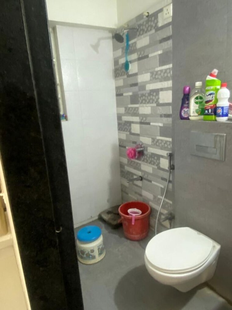 Bathroom, atrium-skyward 2 Bedroom 950 Sq.Ft. Apartment In Undri Pune 10344759