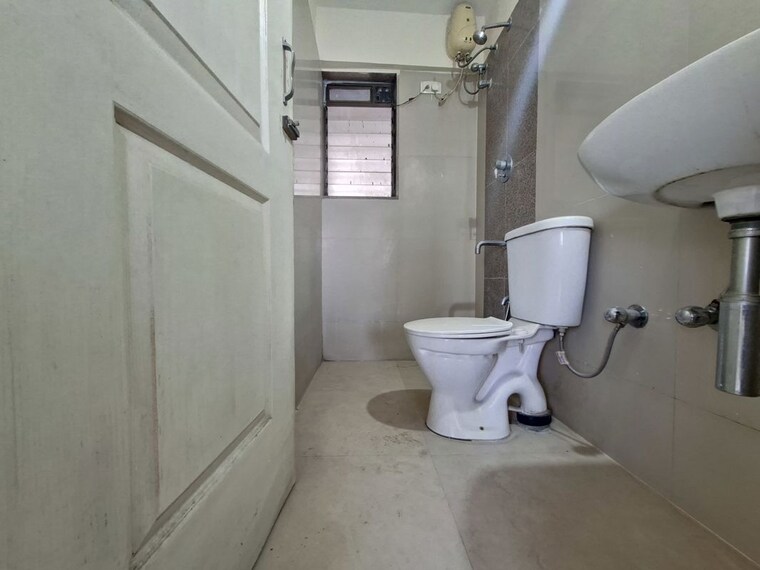 Bathroom, clover-everest-world-chs-ltd 2 Bedroom 600 Sq.Ft. Apartment In Kolshet Road Thane 10344766