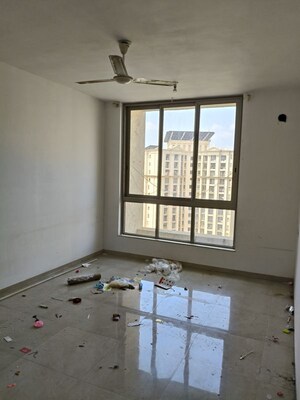 Room in 2.5 BHK Apartment at Hiranandani Estate Rodas Enclave, Ghodbunder Road – for Rent