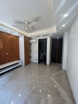 Room in 3 BHK Builder Floor at Sector 25 – for Rent