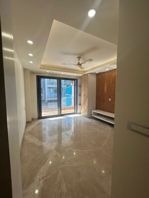 Room in 3 BHK Builder Floor at Sector 25 – for Rent