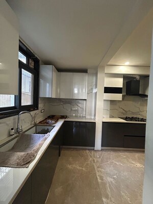 Kitchen in 3 BHK Builder Floor at Sector 25 – for Rent