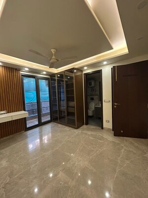 Room in 3 BHK Builder Floor at Sector 25 – for Rent