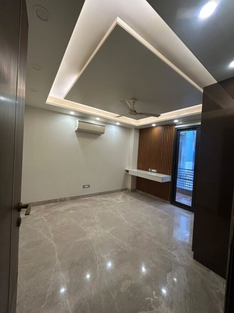 Room, sector 25 3 Bedroom 1935 Sq.Ft. Builder Floor In Sector 25 Gurgaon 10344803