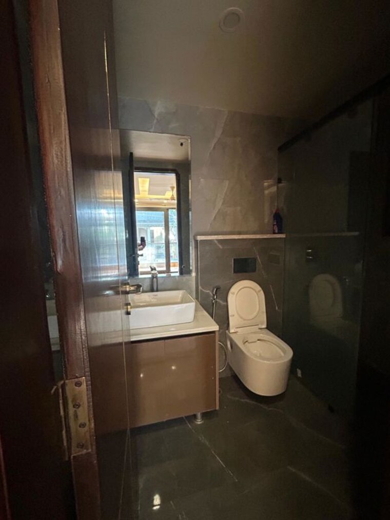 Bathroom, sector 25 3 Bedroom 1935 Sq.Ft. Builder Floor In Sector 25 Gurgaon 10344803