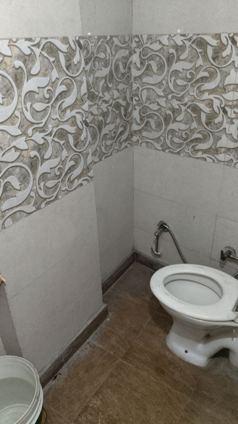 Bathroom, govindpuri 2 Bedroom 55 Sq.Yd. Builder Floor In Govindpuri Delhi 10344805