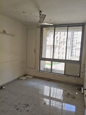 Room in 3 BHK Apartment at Hiranandani Estate Rodas Enclave, Ghodbunder Road – for Rent