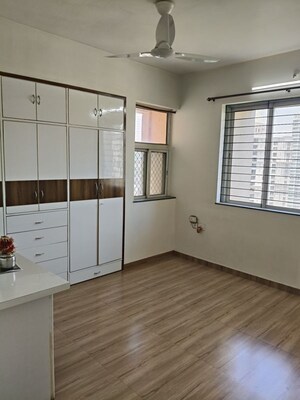 Room in 3 BHK Apartment at Hiranandani Estate, Ghodbunder Road – for Rent