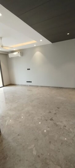 4 BHK + Servant Room Builder Floor For Rent in Sector 41