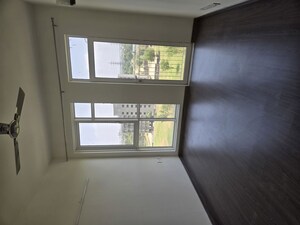 Room in 2.5 BHK Apartment at Ireo The Corridors, Sector 67a – for Rent