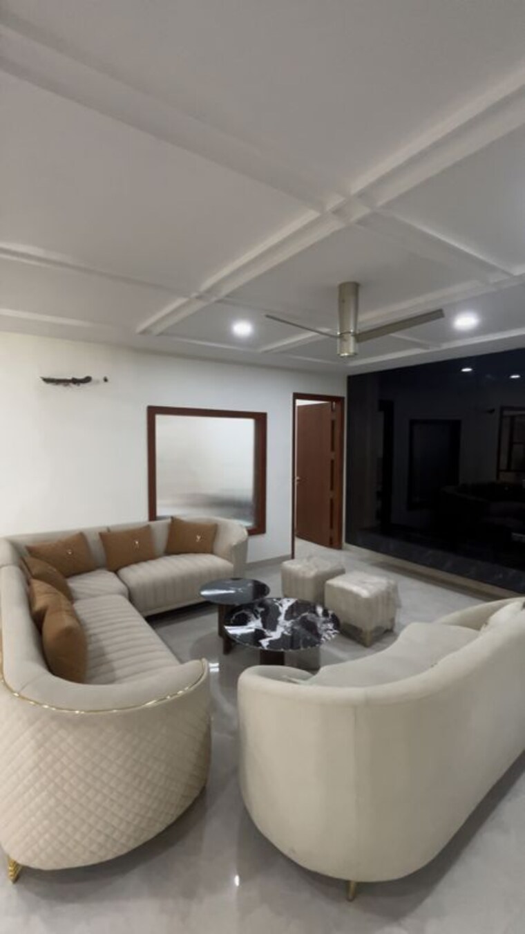 Team Area, sector 85 3 Bedroom 250 Sq.Yd. Builder Floor In Sector 85 Faridabad 10344910