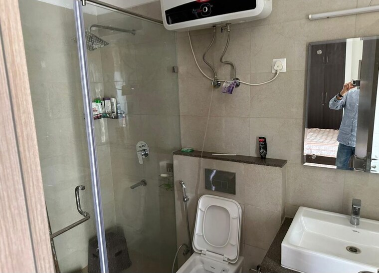 Bathroom, emaar-palm-premier 3 Bedroom 2025 Sq.Ft. Apartment In Sector 77 Gurgaon 10344907
