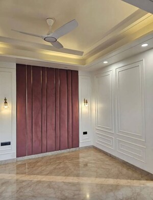 Room in 4 BHK Builder Floor at Sector 10 – for Rent