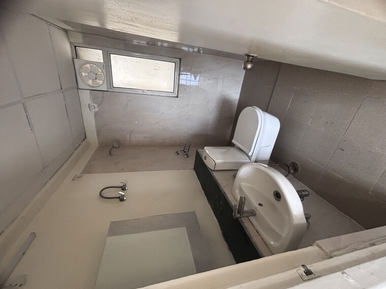 Bathroom, jaypee-kensington-park-apartments 3 Bedroom 1516 Sq.Ft. Apartment In Sector 133 Noida 10344932