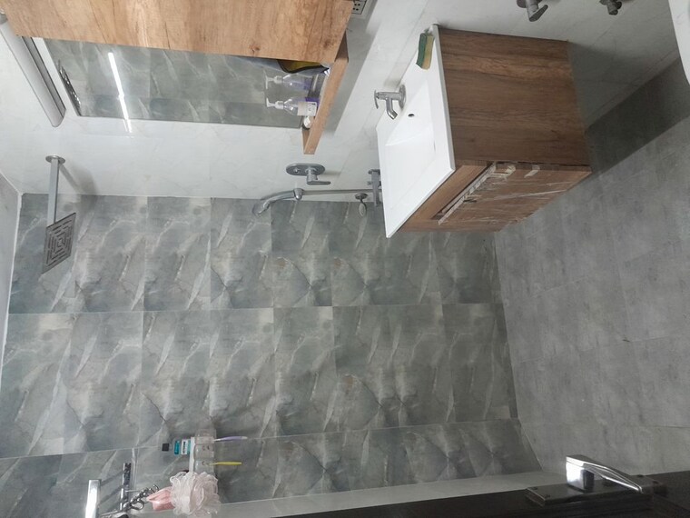 Bathroom, patparganj 3 Bedroom 1200 Sq.Ft. Apartment In Patparganj Delhi 10344938