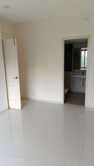 Room in 2 BHK Apartment at Kumar Palmsprings, Undri – for Sale