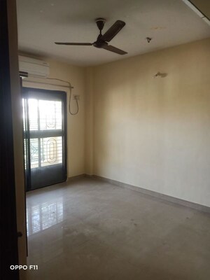 Room in 2 BHK Apartment at Vardhaman Township, Hadapsar – for Rent