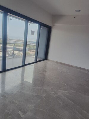 Room in 4 BHK Apartment at L And T The Gateway, Sewri – for Sale