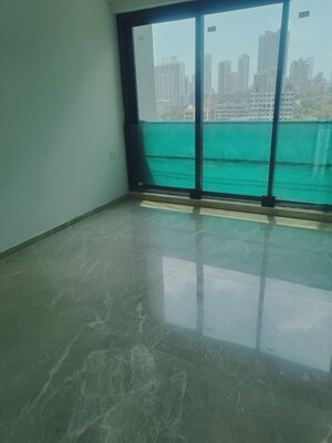 Room in 4 BHK Apartment at L And T The Gateway, Sewri – for Sale