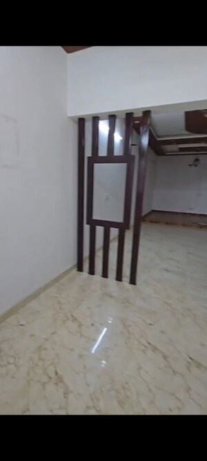 Room in 6 BHK Independent House at Sector 110 – for Rent