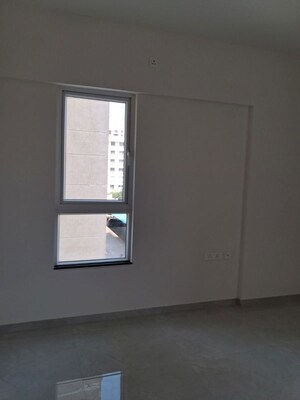 Room in 2 BHK Apartment at Nyati Exuberance 1, Undri – for Rent