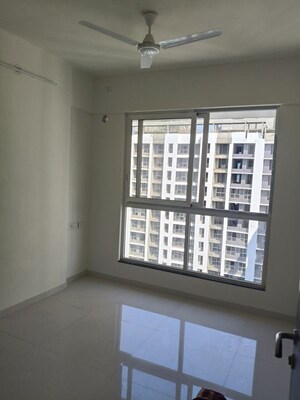 Room in 3 BHK Apartment at Sheth Zuri, Laxmi Nagar – for Rent