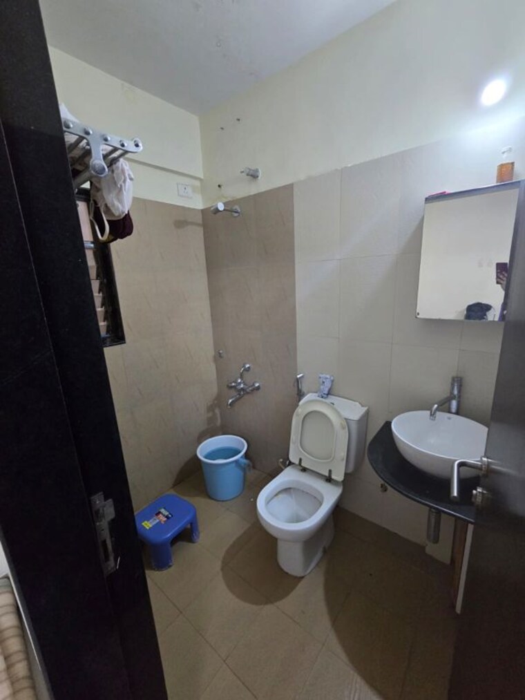 Bathroom, amit-colori 2 Bedroom 990 Sq.Ft. Apartment In Undri Pune 10345073