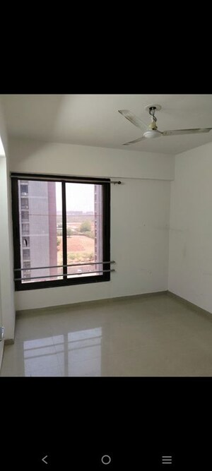 Room in 3 BHK Apartment at Ganesh Malabar County, Near Nirma University On Sg Highway – for Rent