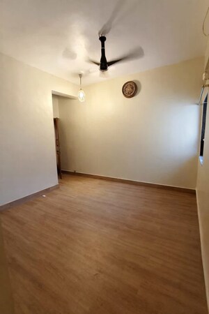 Room in 3 BHK Apartment at Sarsole – for Rent