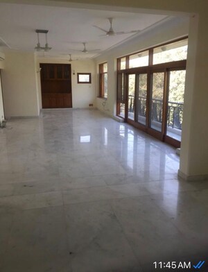 Room in 3 BHK Builder Floor at Sunder Nagar – for Rent