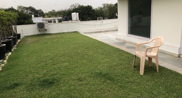  Parking, sunder nagar 3 Bedroom 800 Sq.Yd. Builder Floor In Sunder Nagar Delhi 10345100