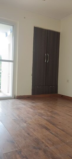 3.5 BHK + Pooja Room,Servant Room Builder Floor For Rent in Orchid Island