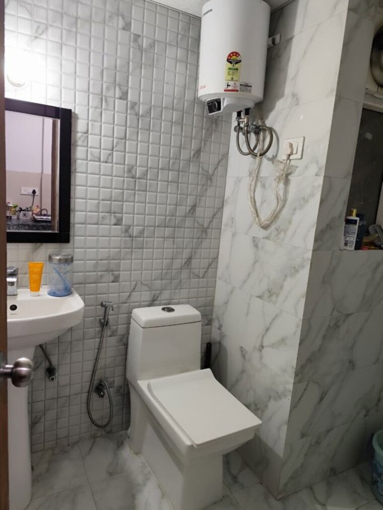 Bathroom, gaur-runway-suites Studio 550 Sq.Ft. Apartment In Gaur Yamuna City Greater Noida 10345087