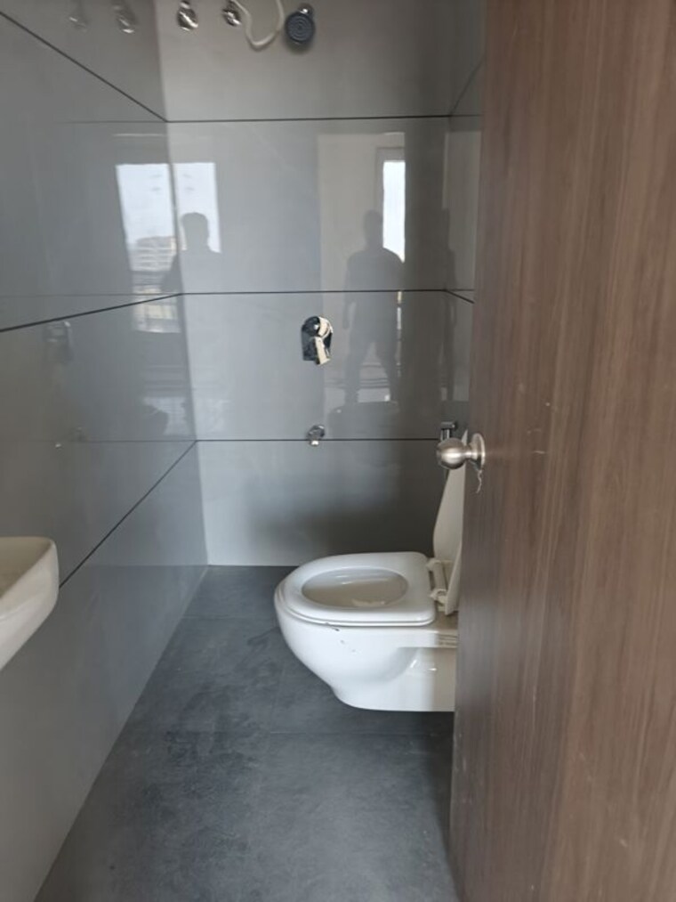 Bathroom, harsh-chs-tilak-nagar 1.5 Bedroom 560 Sq.Ft. Apartment In Tilak Nagar Mumbai 10345174