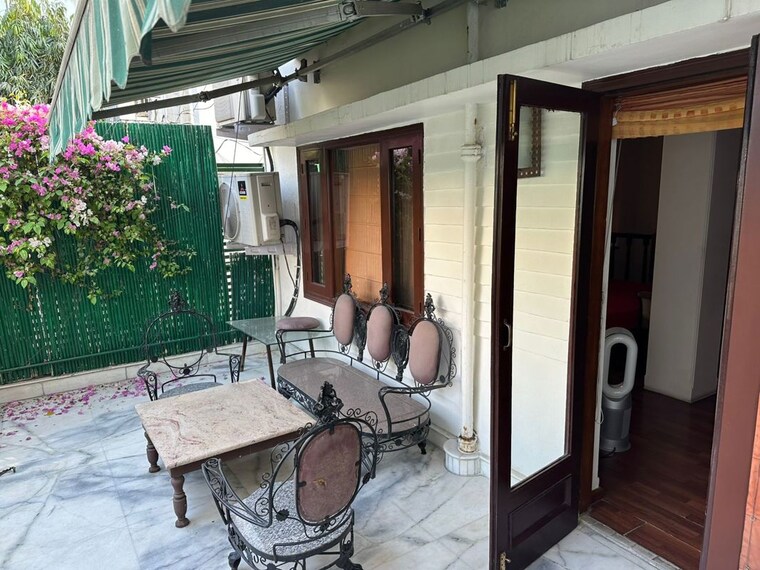 Balcony, sunder nagar 2 Bedroom 300 Sq.Yd. Builder Floor In Sunder Nagar Delhi 10345173