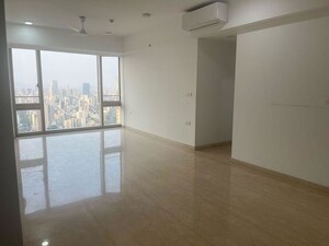 Room in 3 BHK Apartment at Lodha Kiara, Worli – for Rent