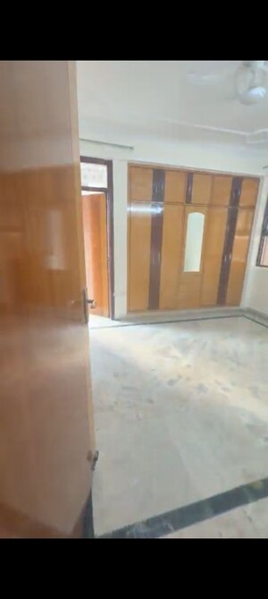 Room in 3 BHK Apartment at Sector 6 Dwarka – for Rent
