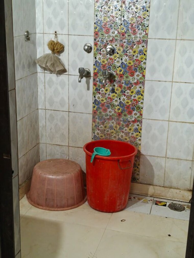 Bathroom, pitampura 2 Bedroom 700 Sq.Ft. Builder Floor In Pitampura Delhi 10345209
