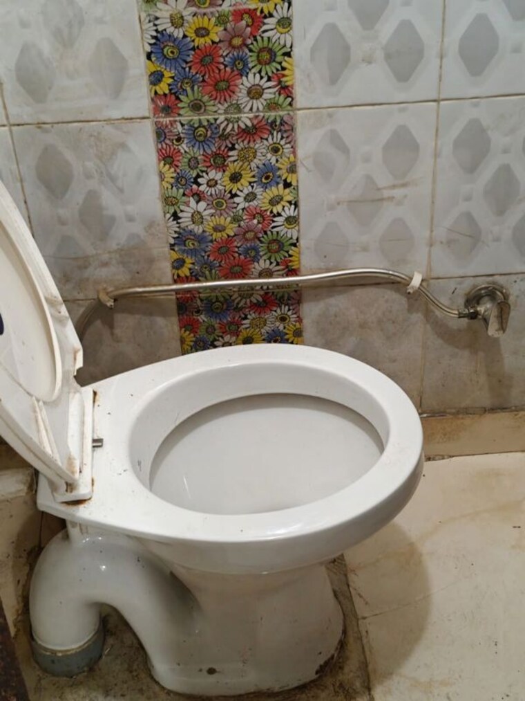 Bathroom, pitampura 2 Bedroom 700 Sq.Ft. Builder Floor In Pitampura Delhi 10345209