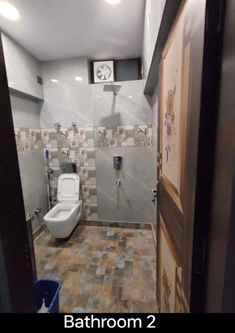 Bathroom, shalimar bagh 2 Bedroom 800 Sq.Ft. Builder Floor In Shalimar Bagh Delhi 10345220
