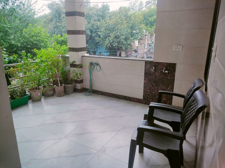 Balcony, shalimar bagh 2 Bedroom 800 Sq.Ft. Builder Floor In Shalimar Bagh Delhi 10345220