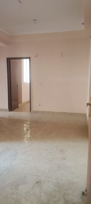 Room in 3 BHK Apartment at Amrapali Dream Valley – for Sale