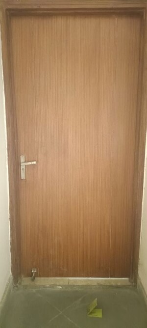Room in 3 BHK Apartment at Amrapali Dream Valley – for Sale