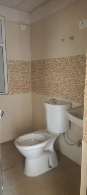 Bathroom in 3 BHK Apartment at Amrapali Dream Valley – for Sale