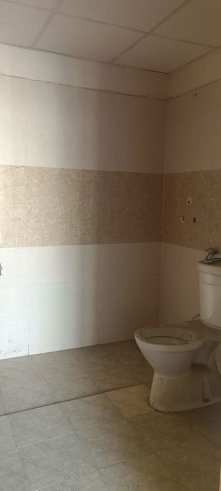 Bathroom, amrapali dream valley 3 Bedroom 1595 Sq.Ft. Apartment In Amrapali Dream Valley Greater Noida 10345224